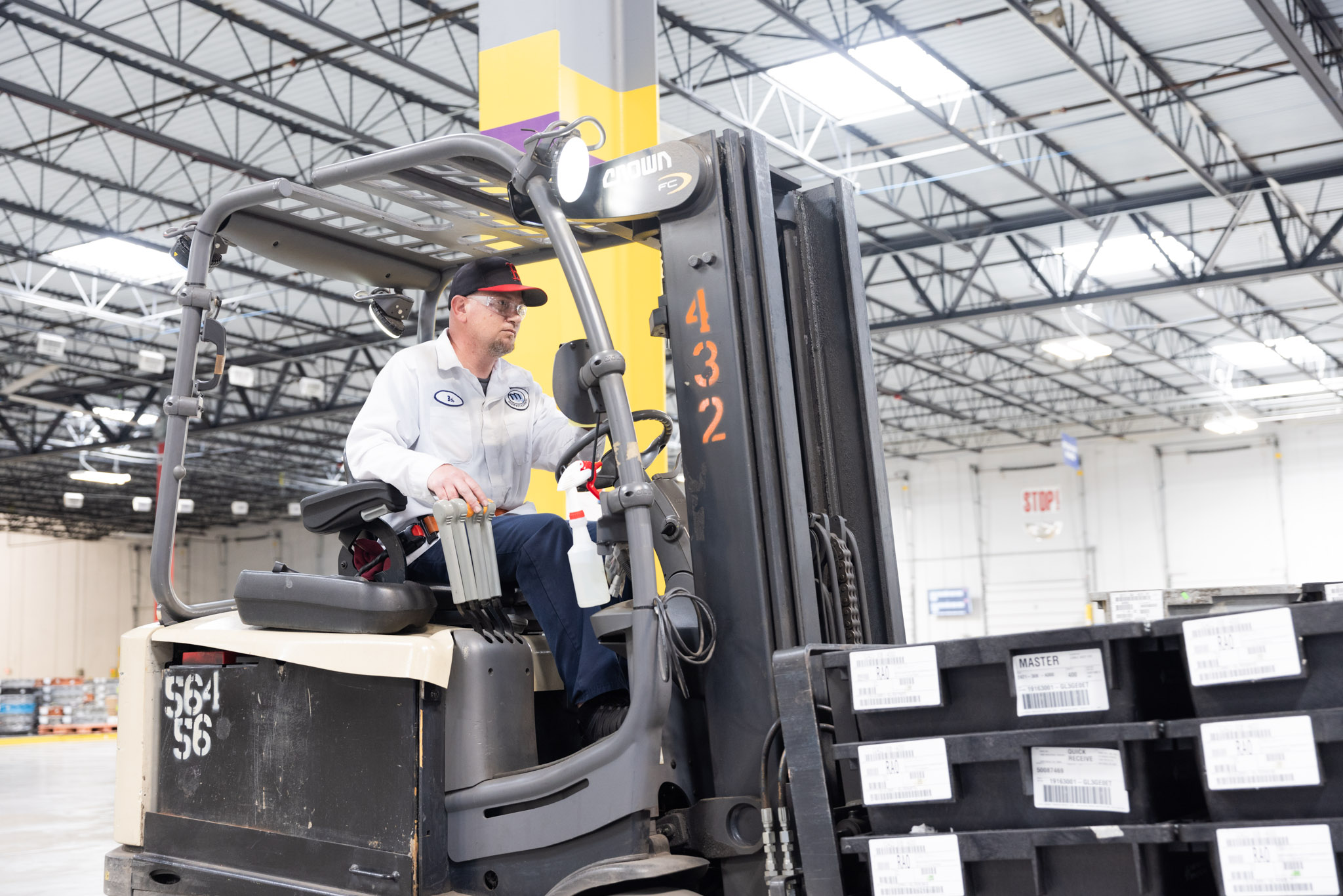 Komyo Logistics Employee